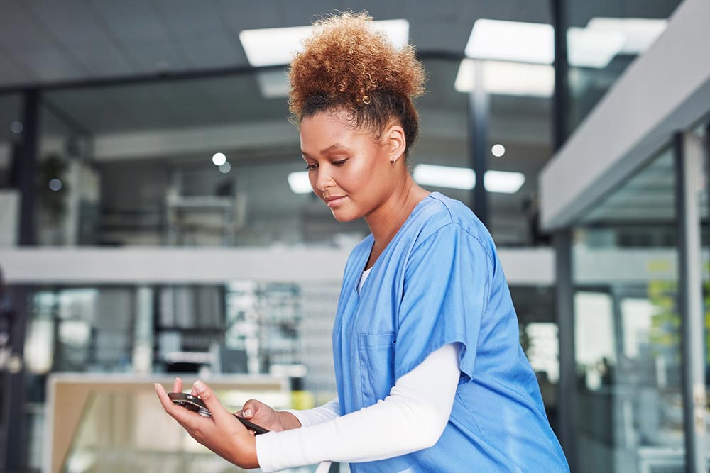 Caregiver-with-phone