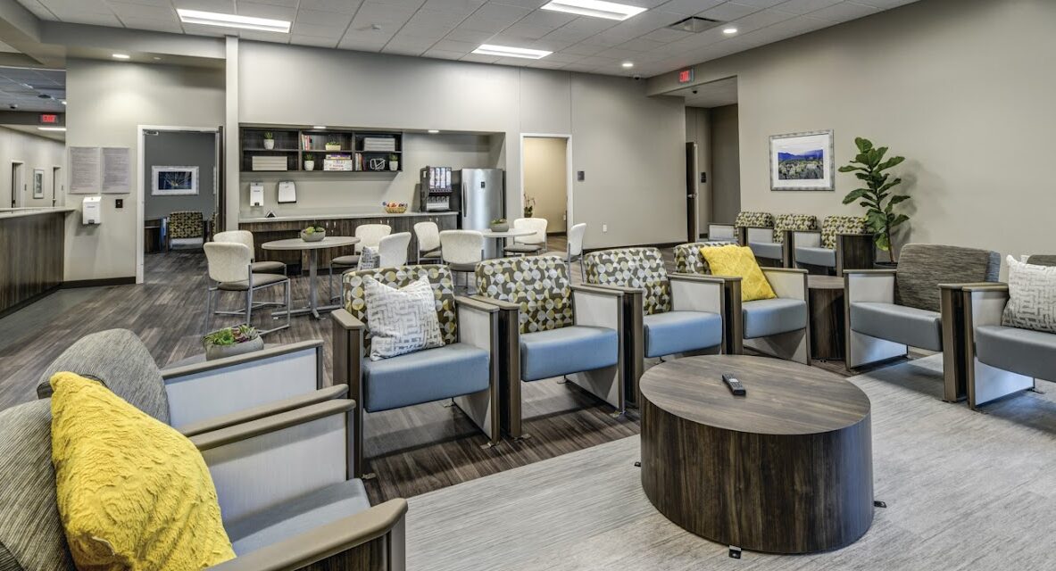4 Tips for Choosing the Best Hospital Waiting Room Furniture