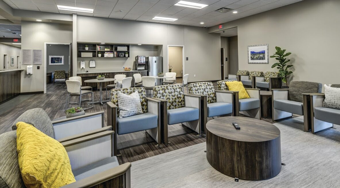 4 Tips for Choosing the Best Hospital Waiting Room Furniture